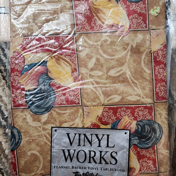 NWOT, 5 Vintage Tablecloths - Picture 5 of 6
